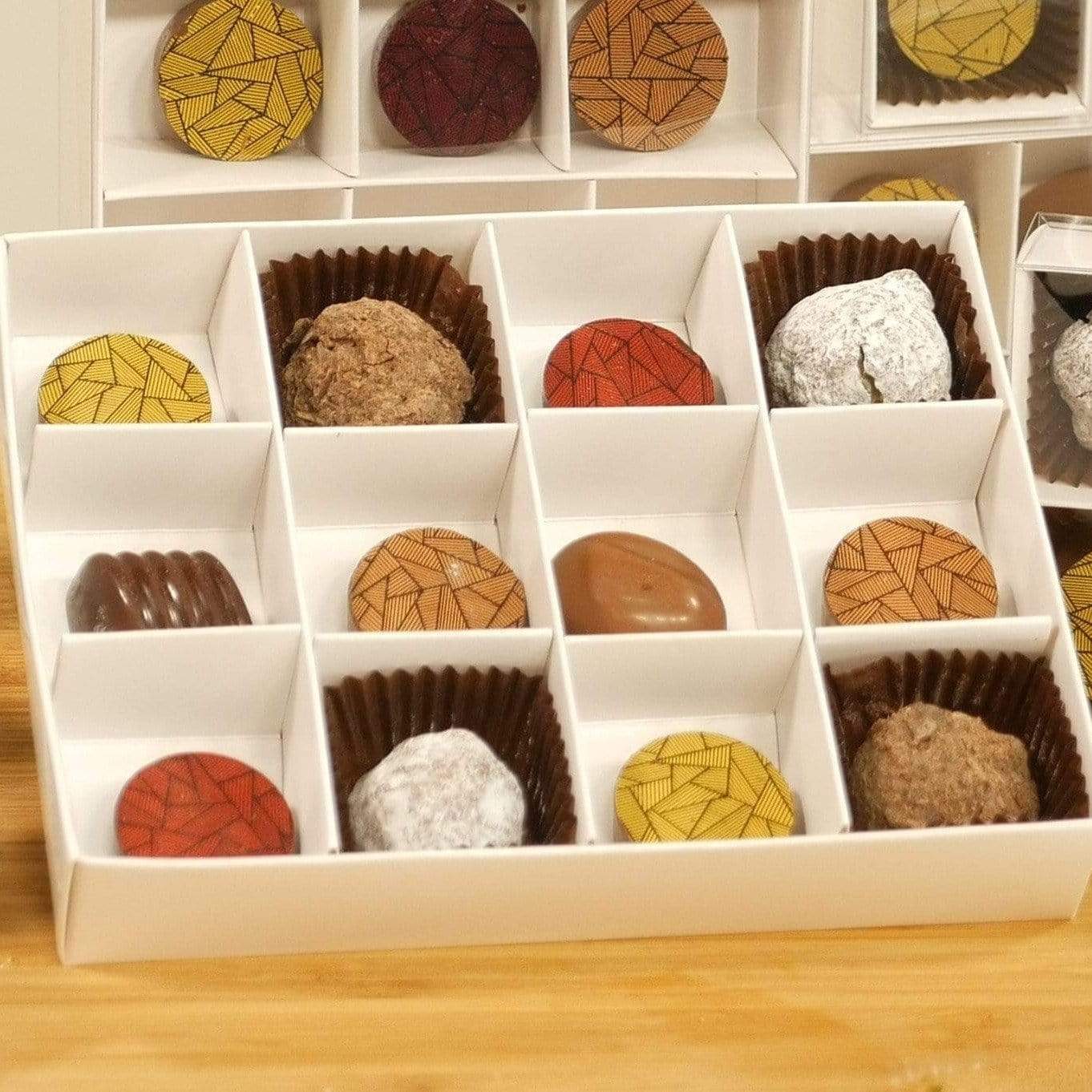 12 Chocolate Box with Clear Slide Cover - Gloss White