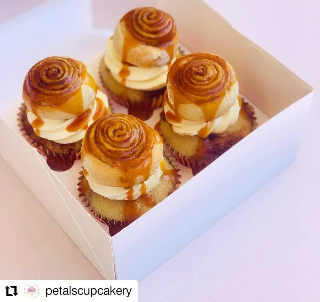 4 Regular Cupcake Boxes with Clear Window - Gloss White
